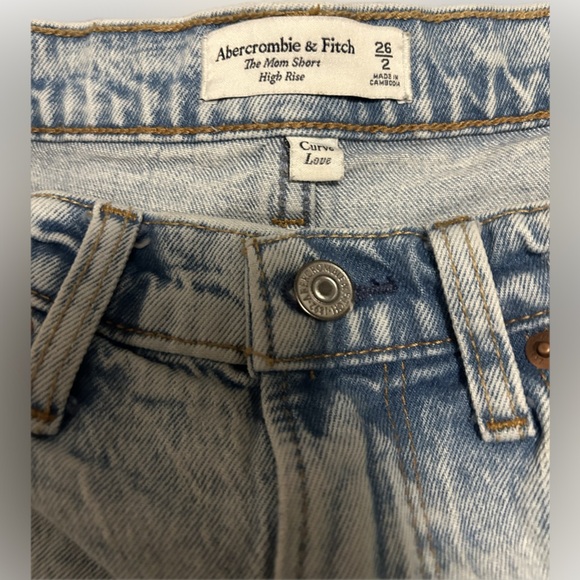 Abercrombie & Fitch High Rise Mom Short - Picture 3 of 5